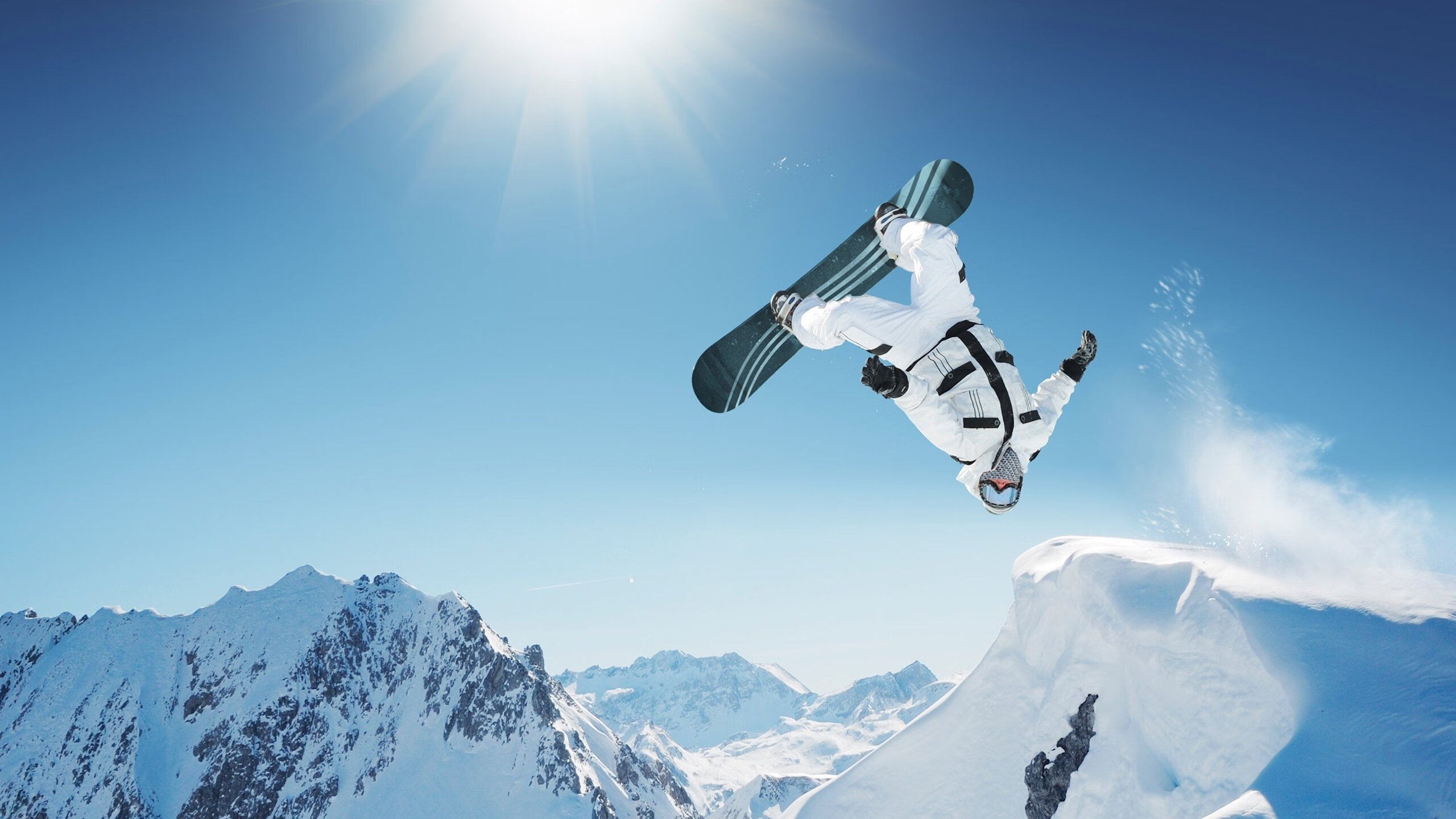 “2025世界游泳锦标赛：谁能突破极限，斩获金牌？”